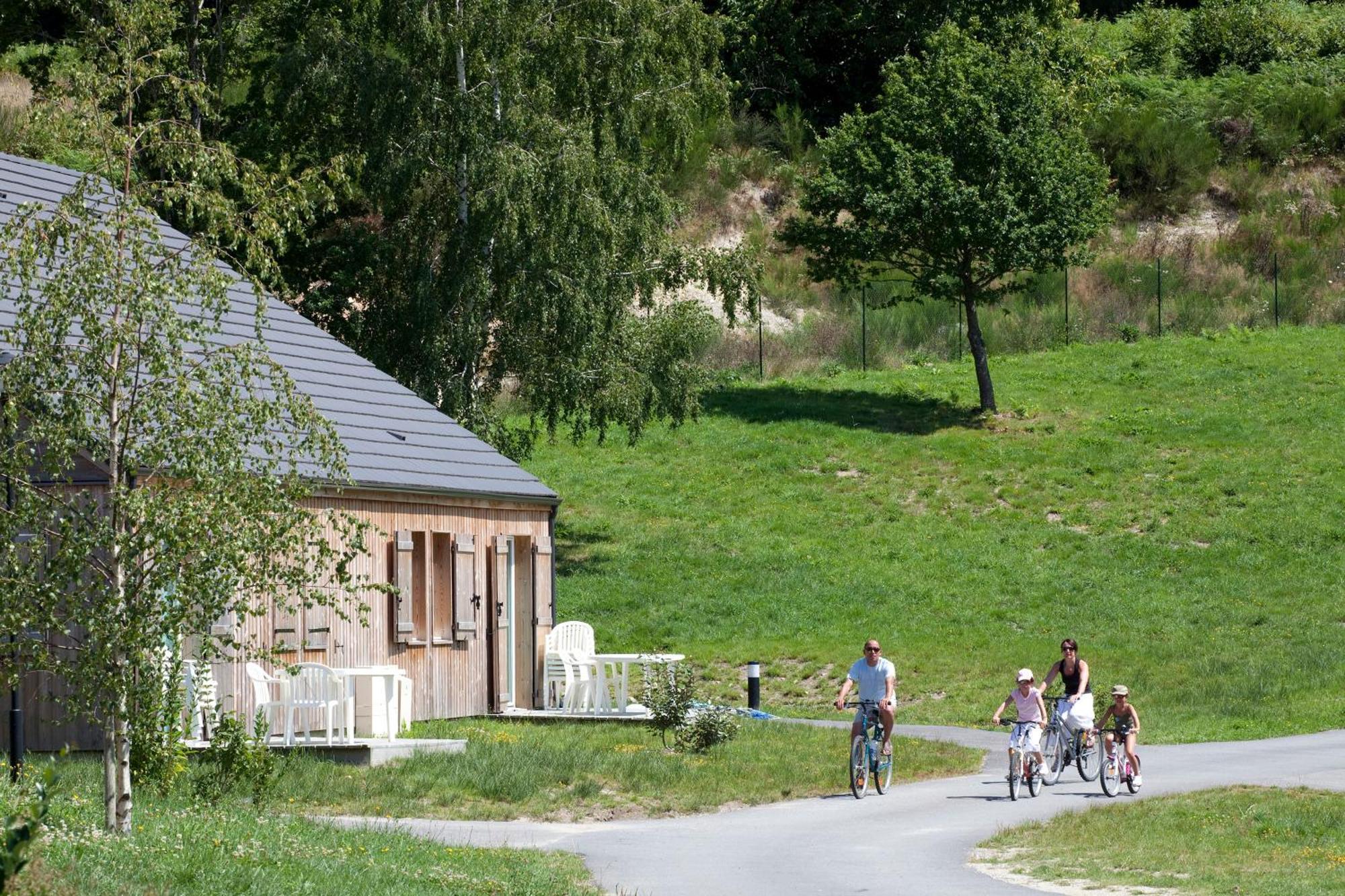 Vacanceole - Residence Le Domaine Du Bosquet Egletons Bagian luar foto